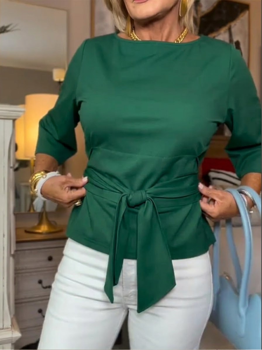 ENA / LOCKER SITZENDES BAUMWOLL-T-SHIRT FÜR DAMEN MIT SCHLEIFE