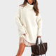 Weißer Pullover und weißes Kleid