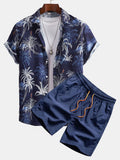 Hemd mit Palmenmuster und Shorts zum Schwimmen