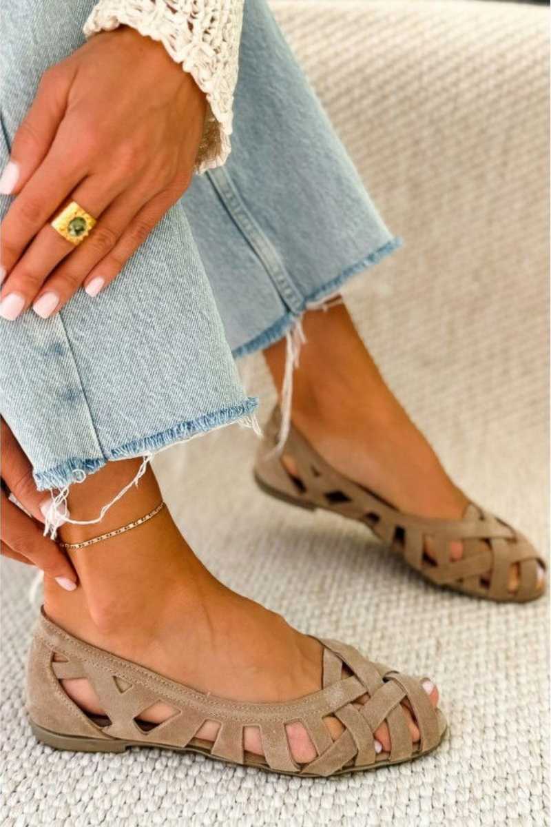 Kathy - Flache geflochtene Cut-out-Sandalen