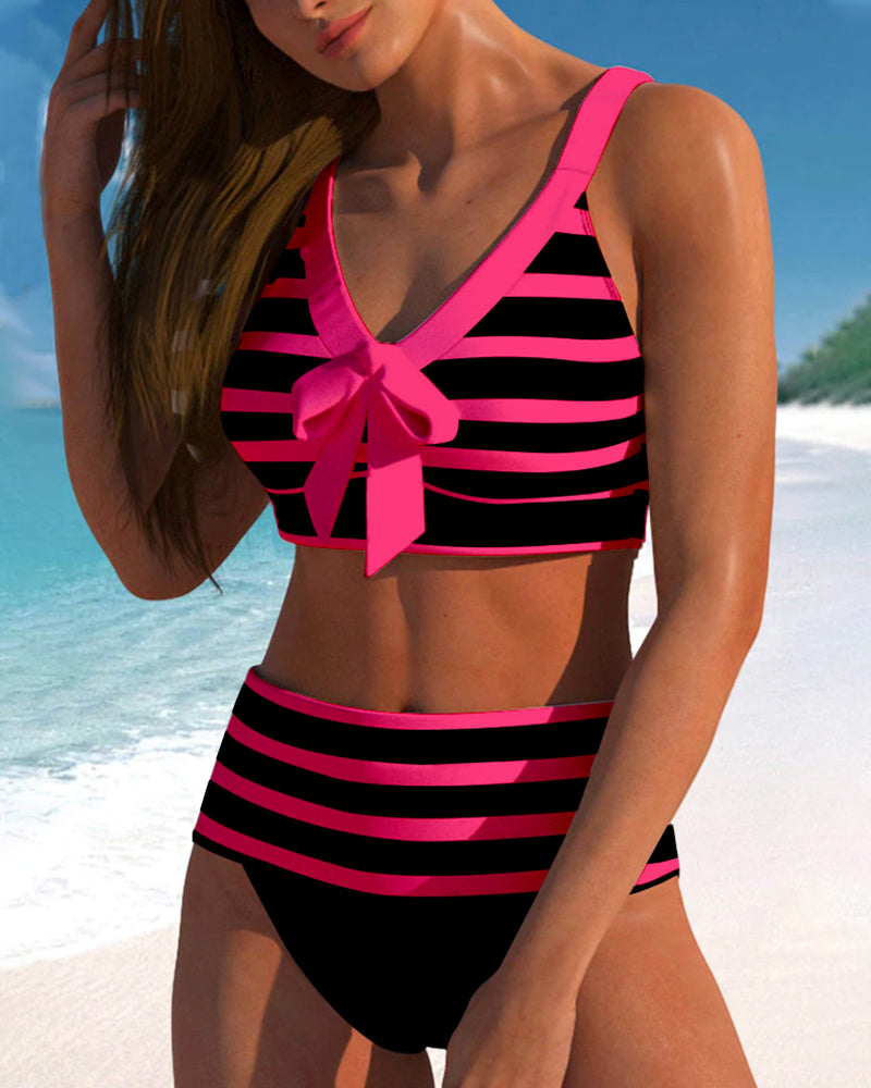 Hochtaillierter gestreifter Bikini