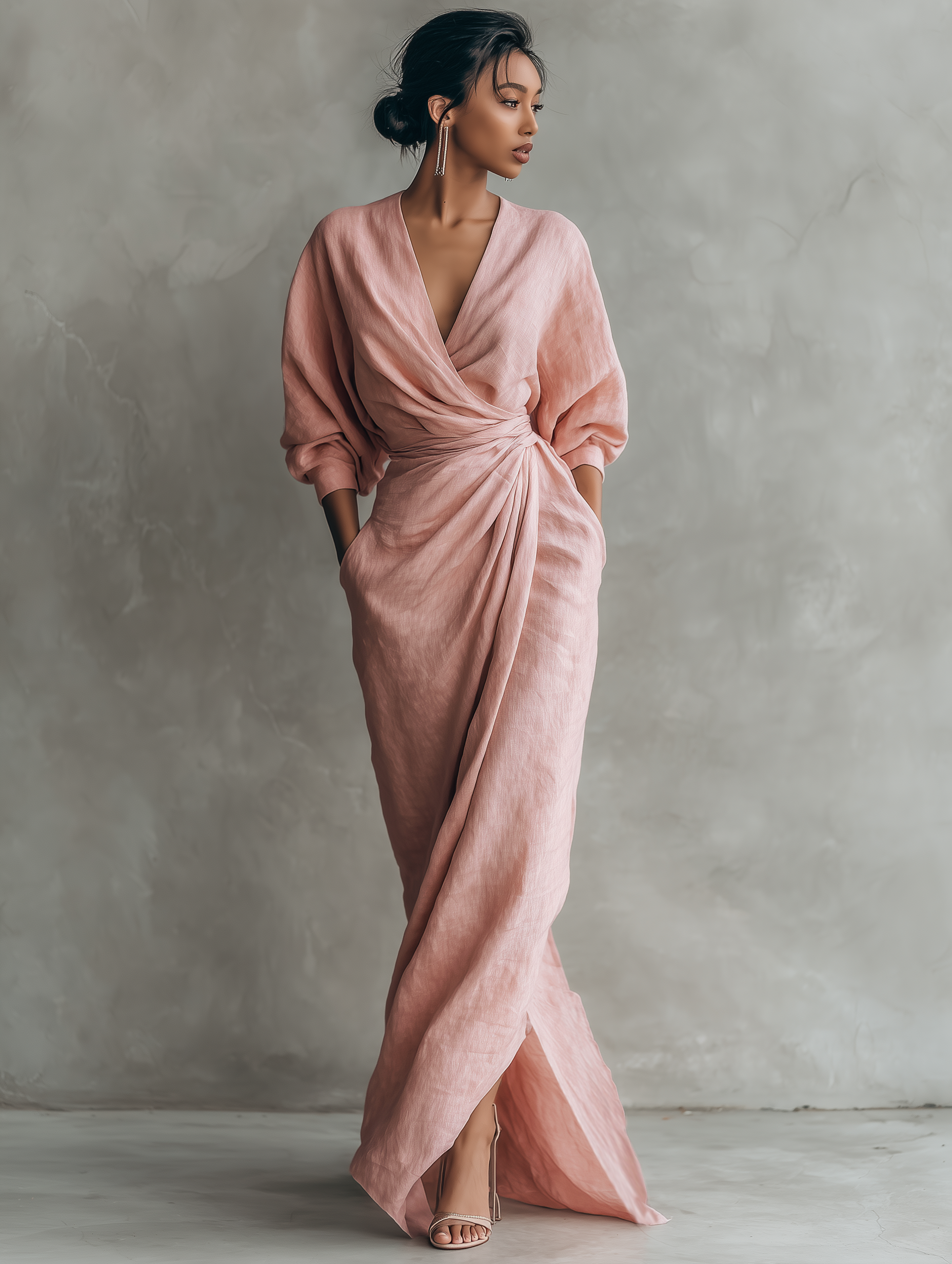 Sandra -  Minimalistisches Maxi-Kleid mit V-Ausschnitt