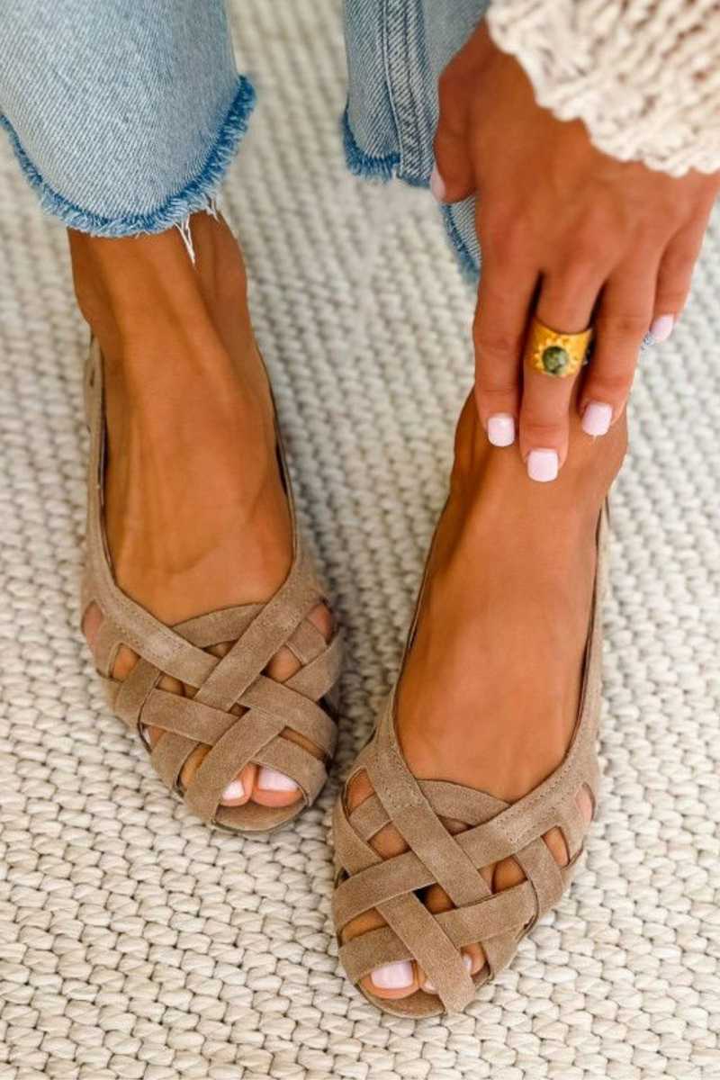 Kathy - Flache geflochtene Cut-out-Sandalen