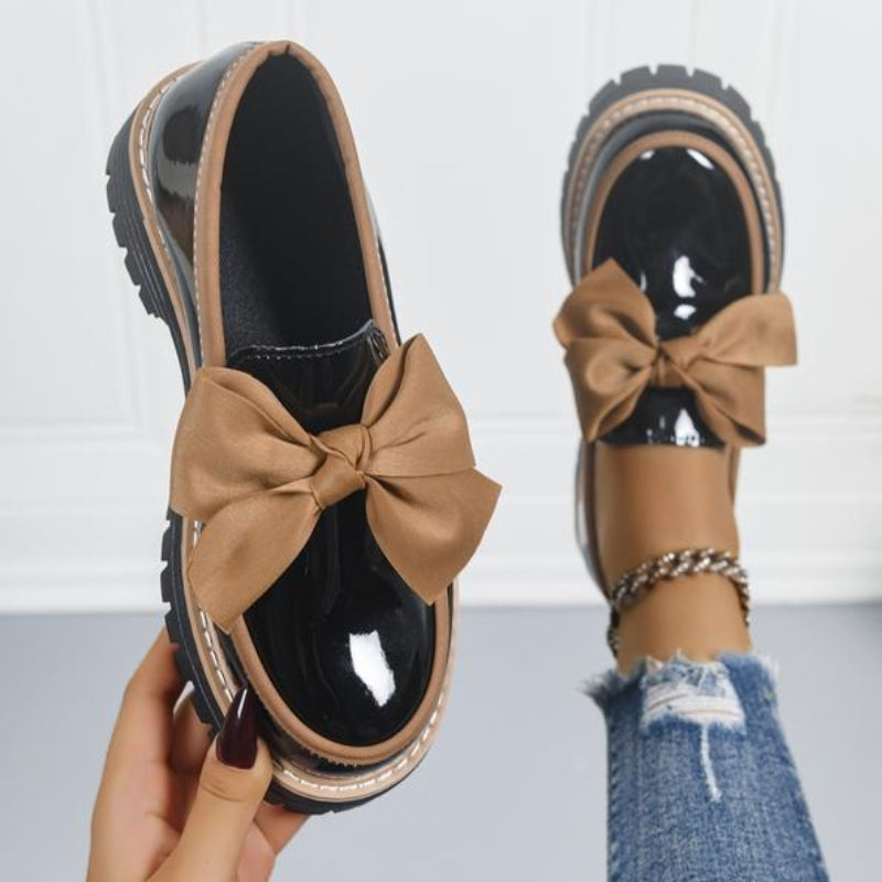 Bella | Damen Loafer Plateau Lackoptik Schleife Slip-On Schuhe