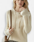 Weicher gerippter pullover für Damen mit Kapuze