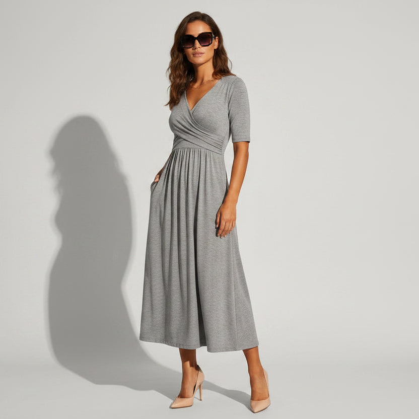 Wadenlanges Kleid mit Kurzarm und Wickeloptik im locker fallenden Design