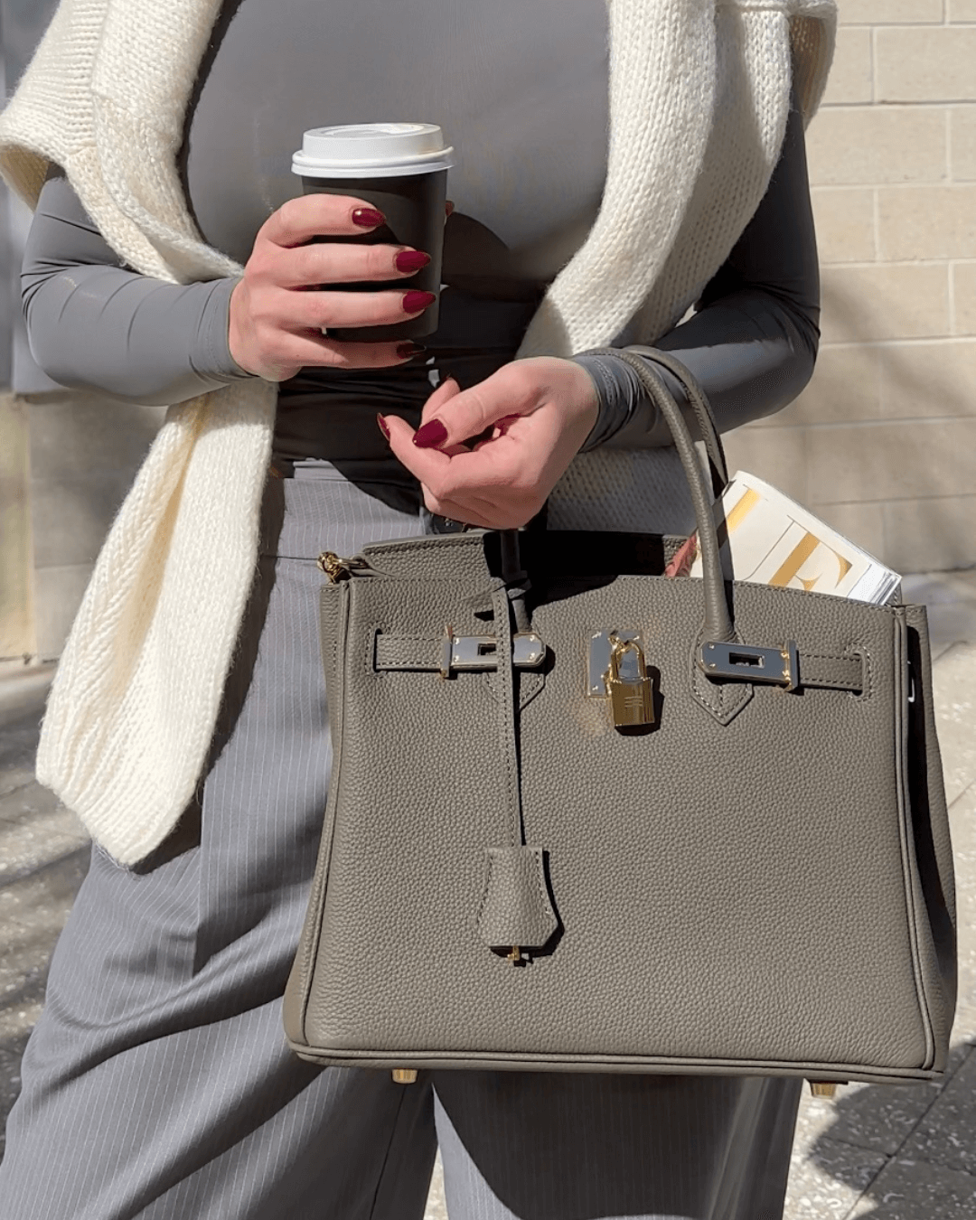 Charlotte | Damen geräumige Umhängetasche aus veganem Leder für Büro und Alltag