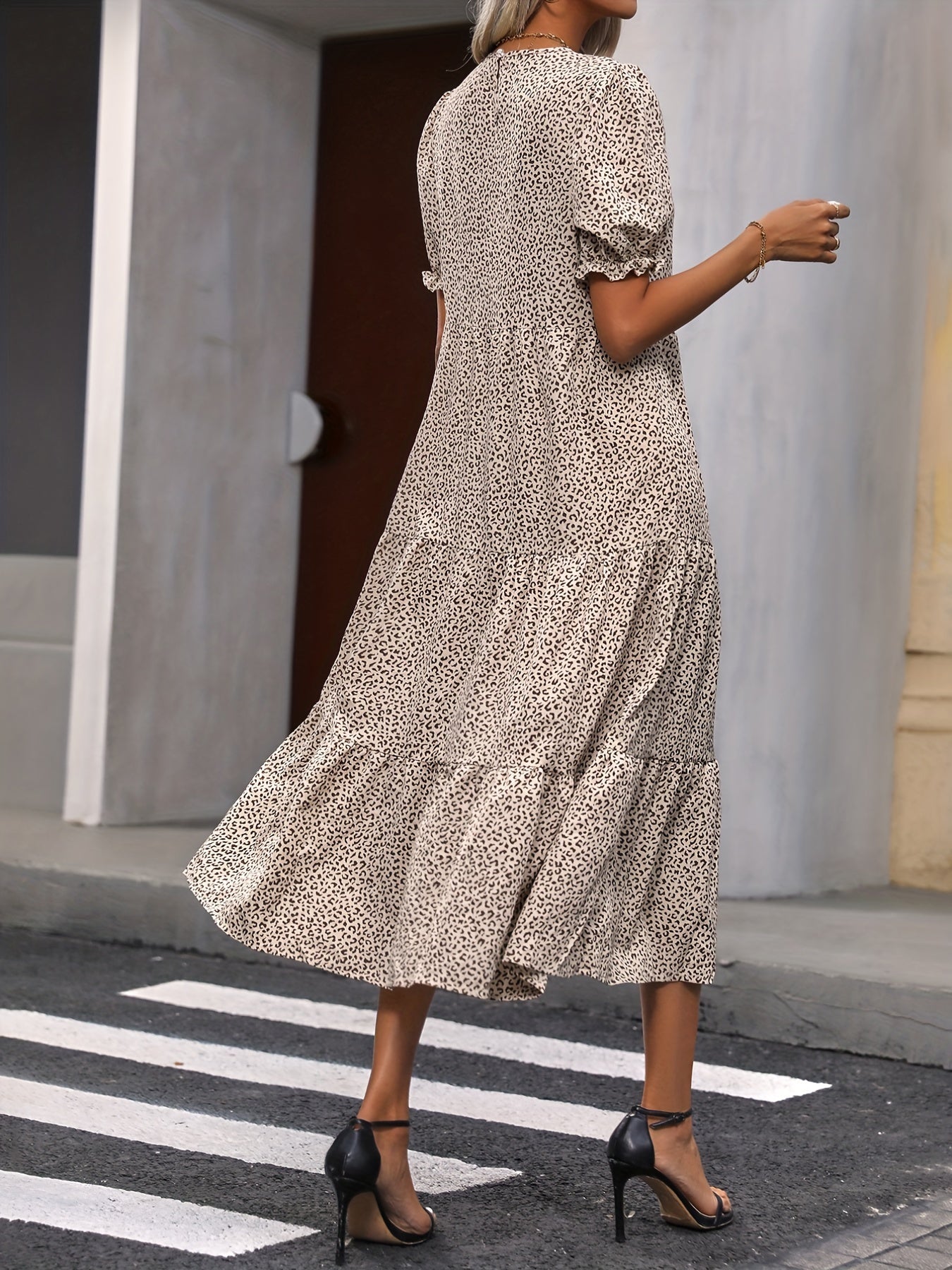 Adelina | Kleid mit puffärmel und Stufen