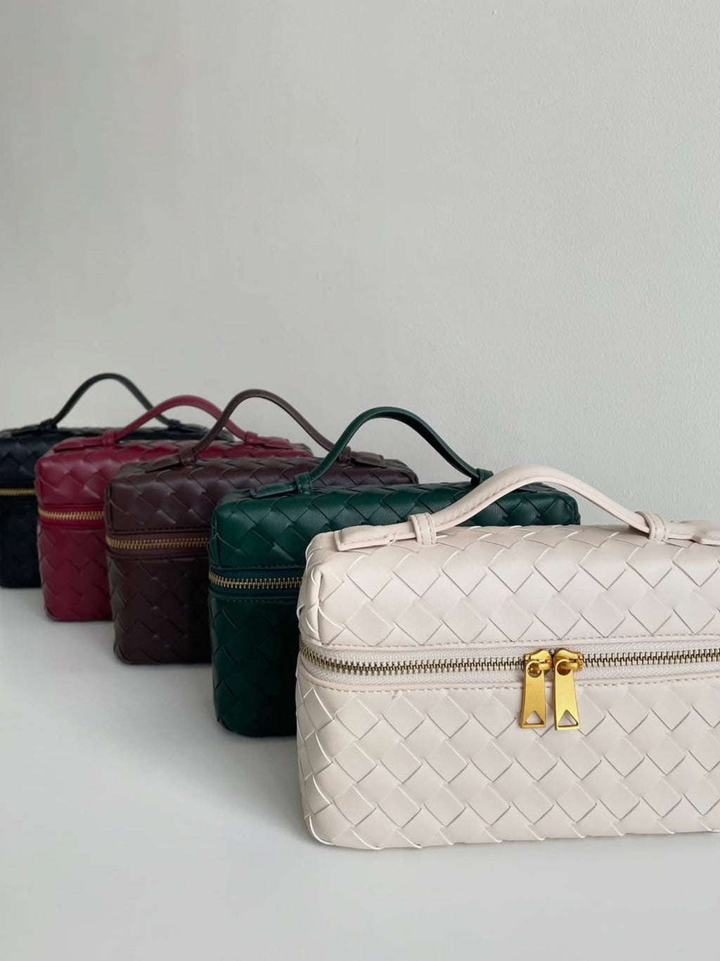 Julia | Strukturierte, glänzende Tasche aus gewebtem Material