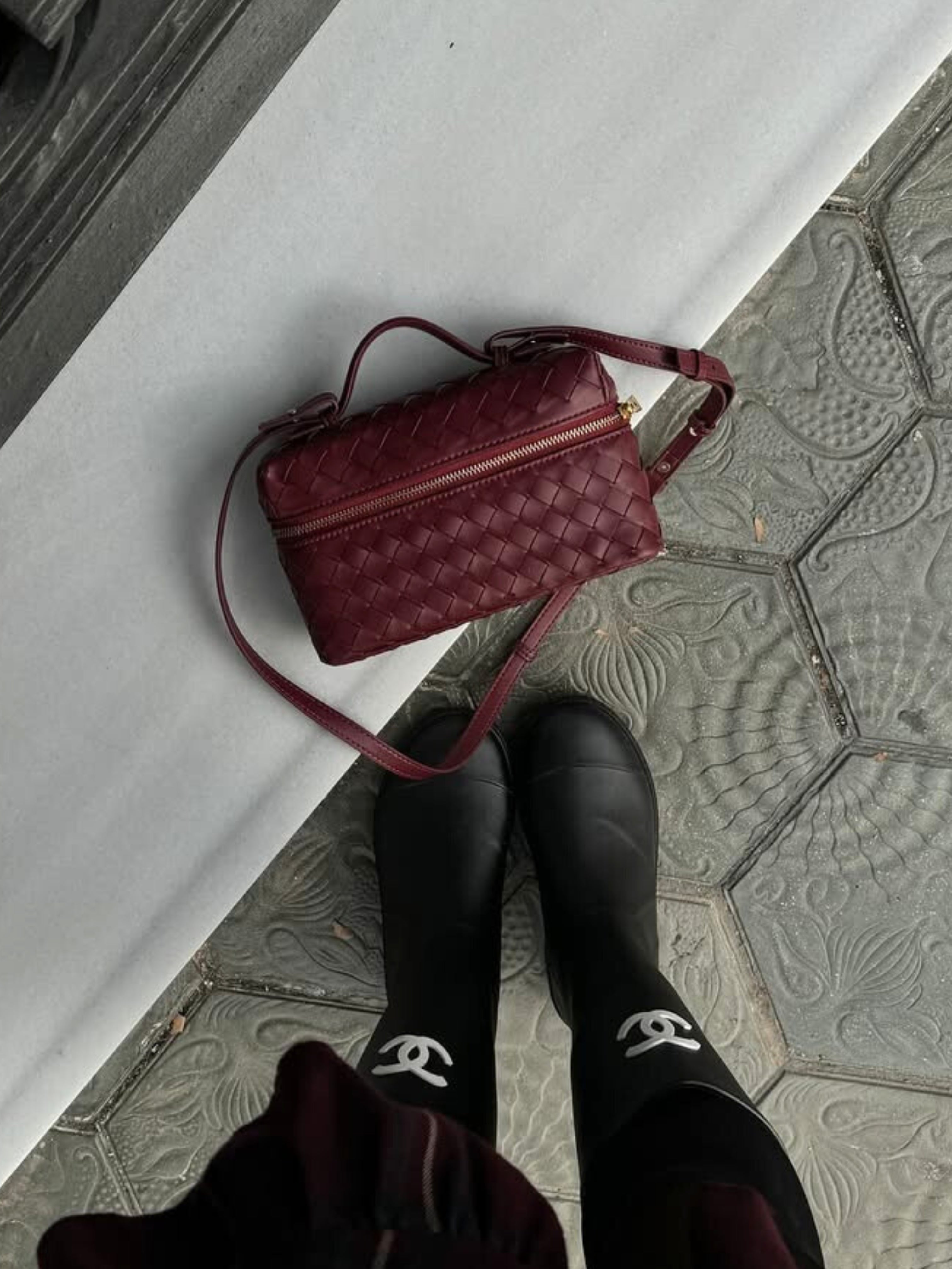 Julia | Strukturierte, glänzende Tasche aus gewebtem Material