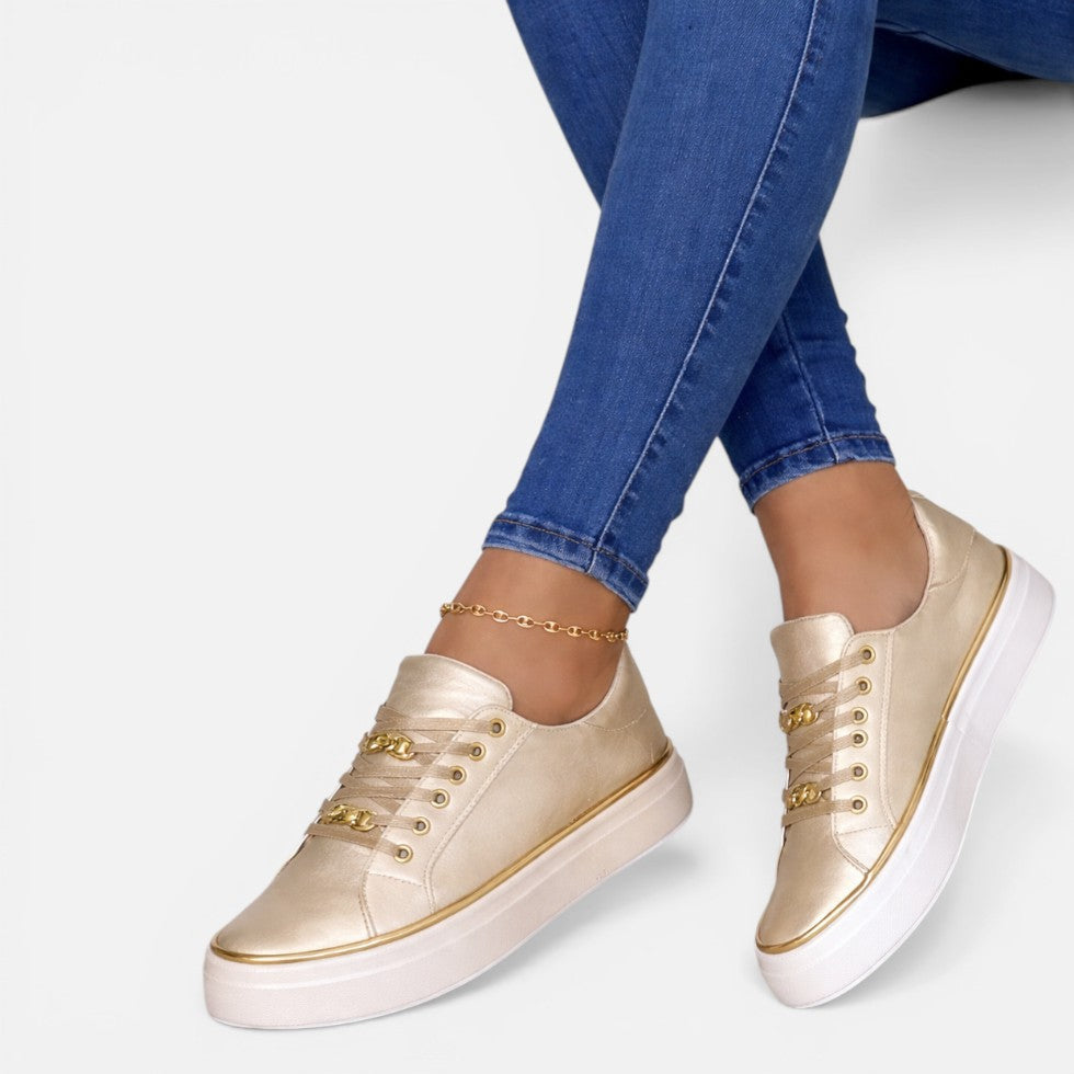 Ursula | Damen Sneaker Metalldetail Schnürung – Sneakers Metall Akzent Sommer 2026