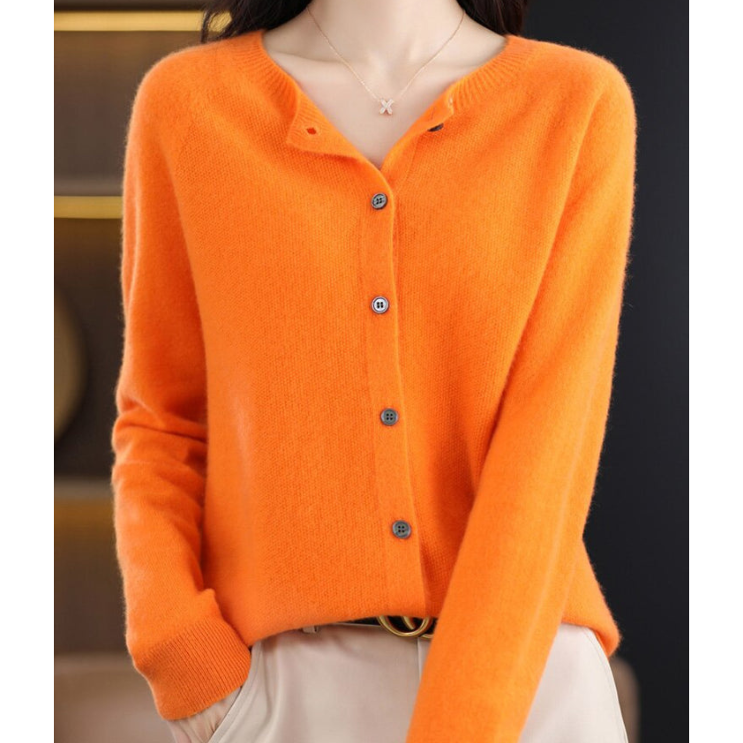 DANIELLE | Damen-Strickjacke mit Rundhalsausschnitt aus reiner Merinowolle