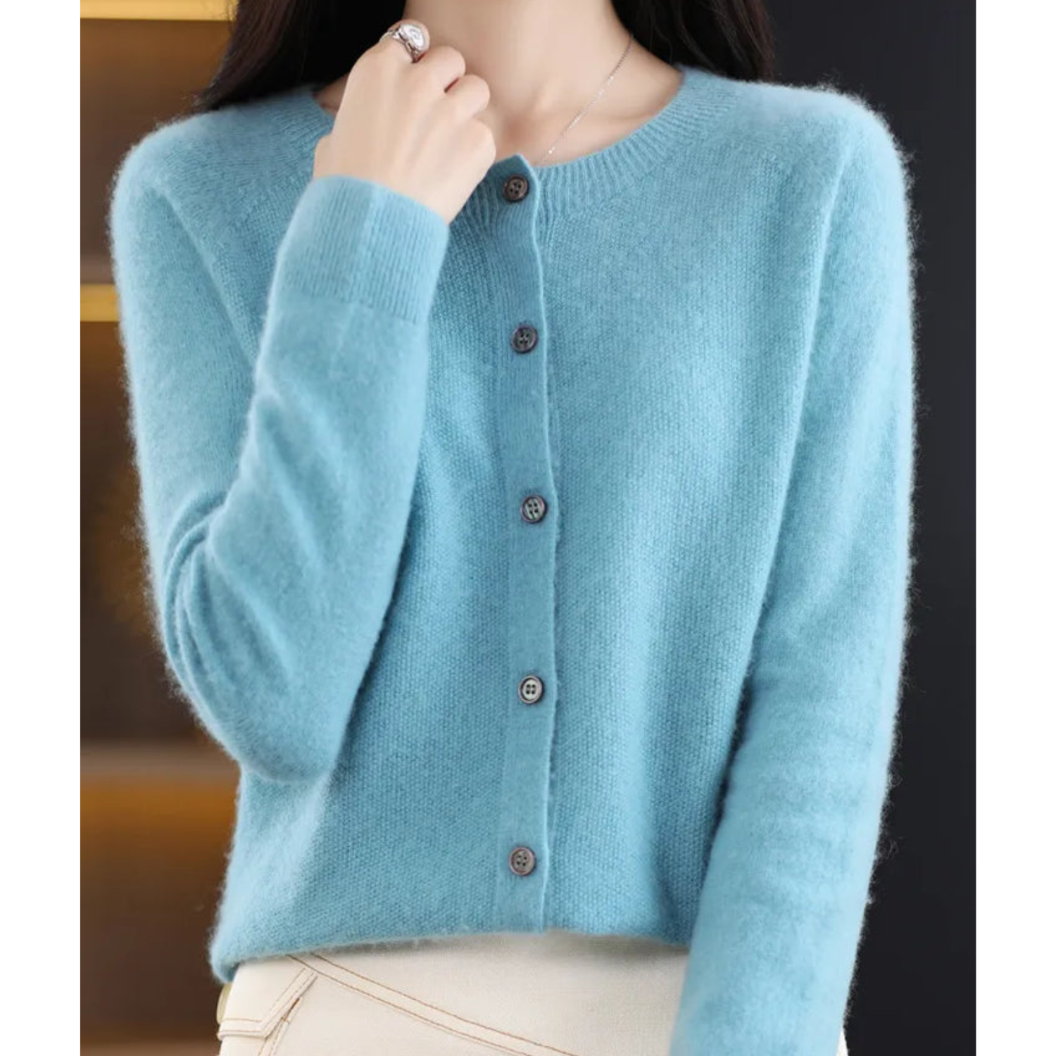 DANIELLE | Damen-Strickjacke mit Rundhalsausschnitt aus reiner Merinowolle
