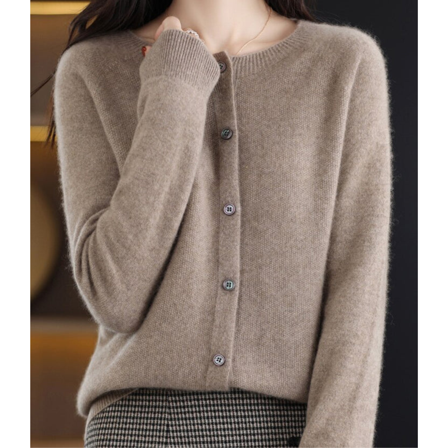 DANIELLE | Damen-Strickjacke mit Rundhalsausschnitt aus reiner Merinowolle