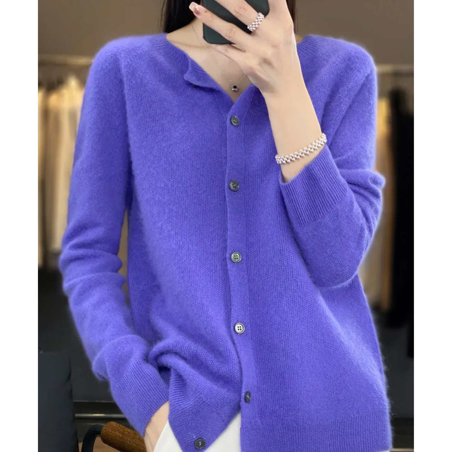 DANIELLE | Damen-Strickjacke mit Rundhalsausschnitt aus reiner Merinowolle