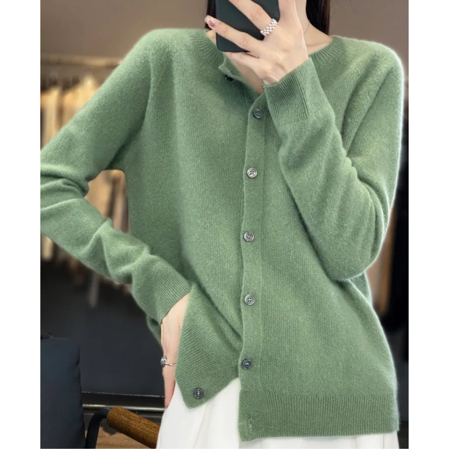 DANIELLE | Damen-Strickjacke mit Rundhalsausschnitt aus reiner Merinowolle