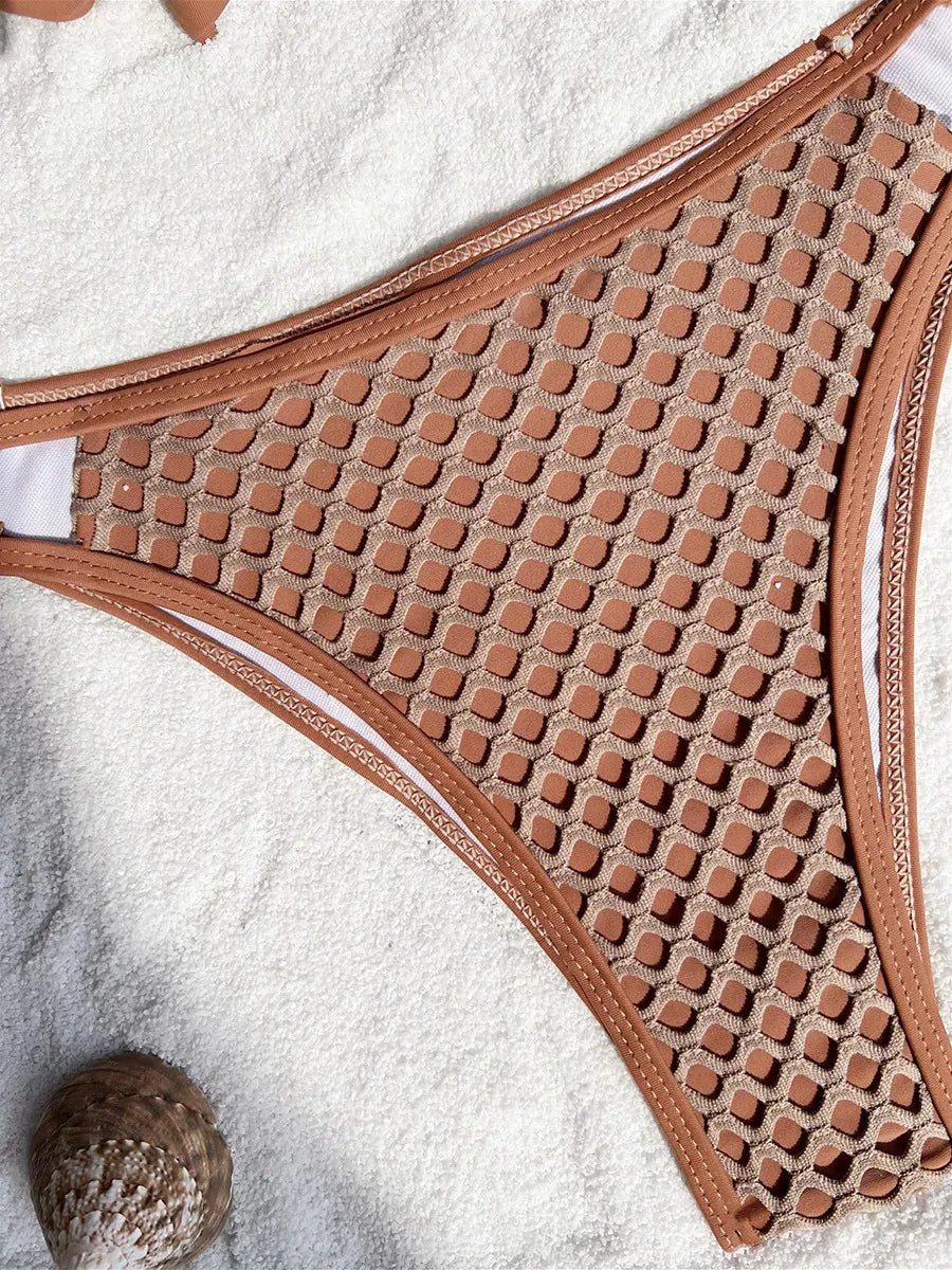 Damen Bikini Set | Netzstruktur-Overlay & Geformte Cups | Goldener Schmetterlingsclip