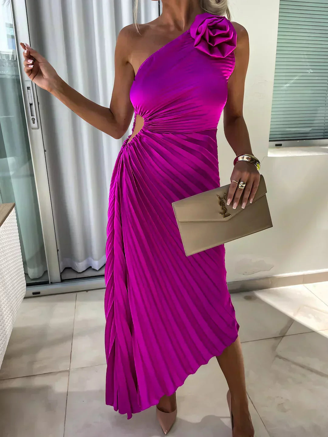 Damen Elegantes Plisseekleid mit Schulterdetails