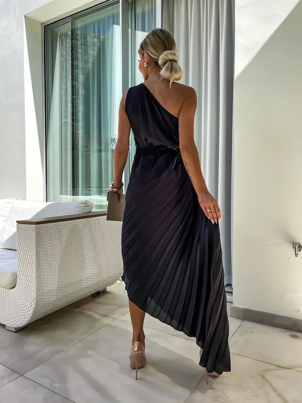 Damen Elegantes Plisseekleid mit Schulterdetails