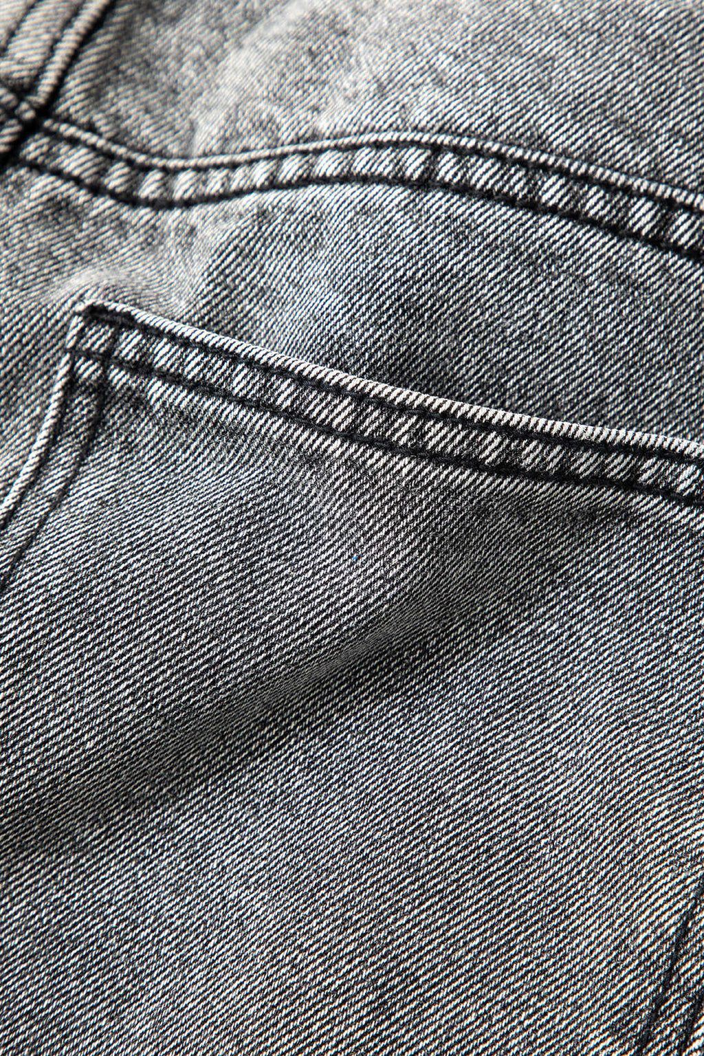 Jeans für Damen mit asymmetrischem Bund und weitem Bein