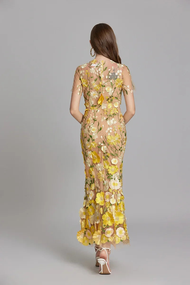 Damenkleid Maxi | 3D-Blüten-Optik & definierte Silhouette