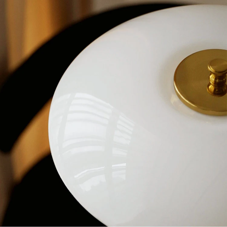Dänische Designer-LED-Tischleuchte