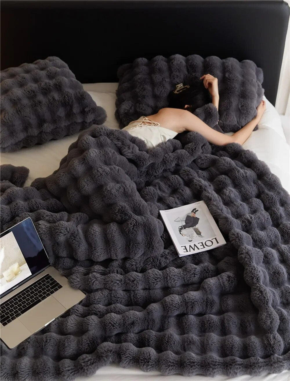 Die Plüschdecke, von der alle sprechen! - WarmWool hält Sie an kalten Tagen warm