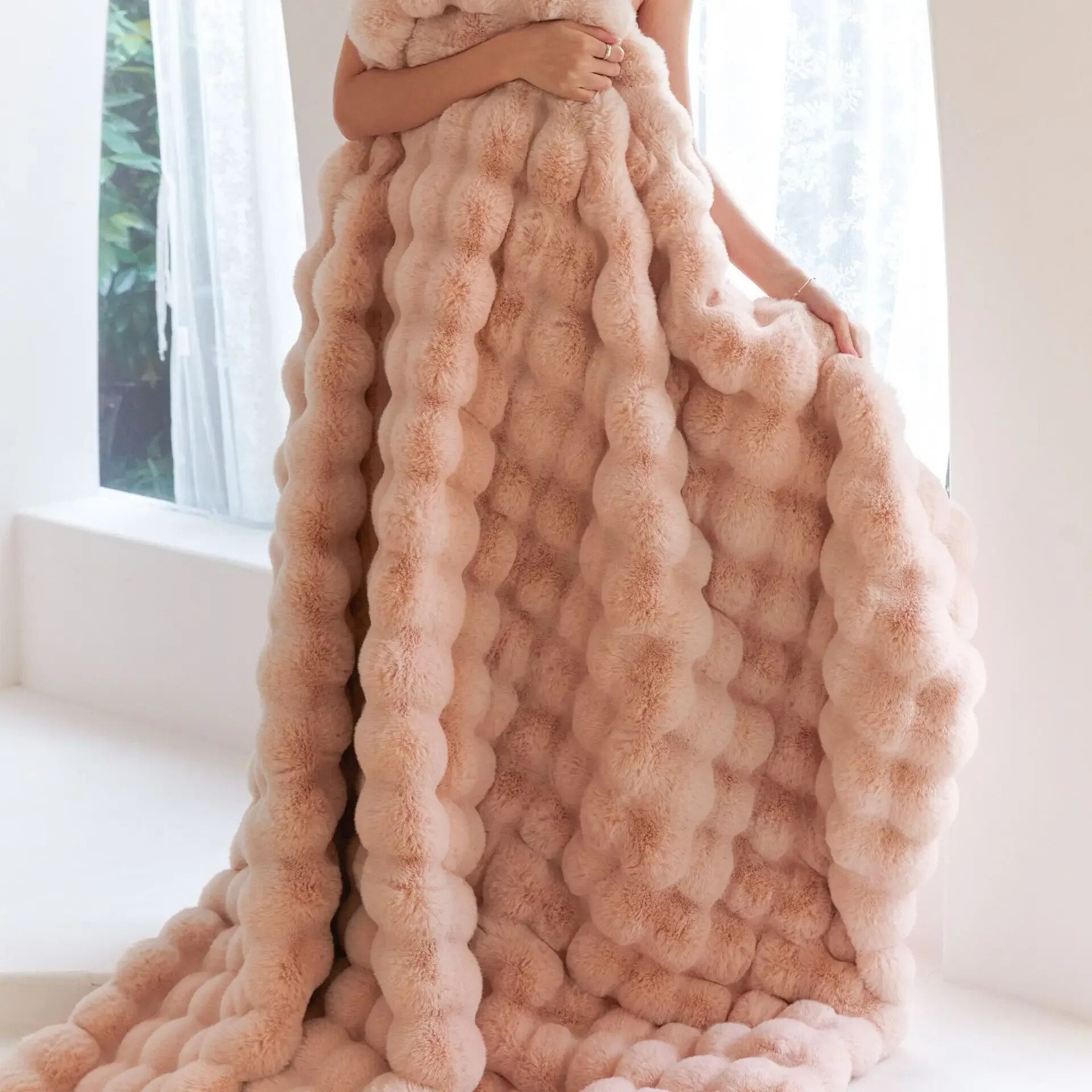 Die Plüschdecke, von der alle sprechen! - WarmWool hält Sie an kalten Tagen warm