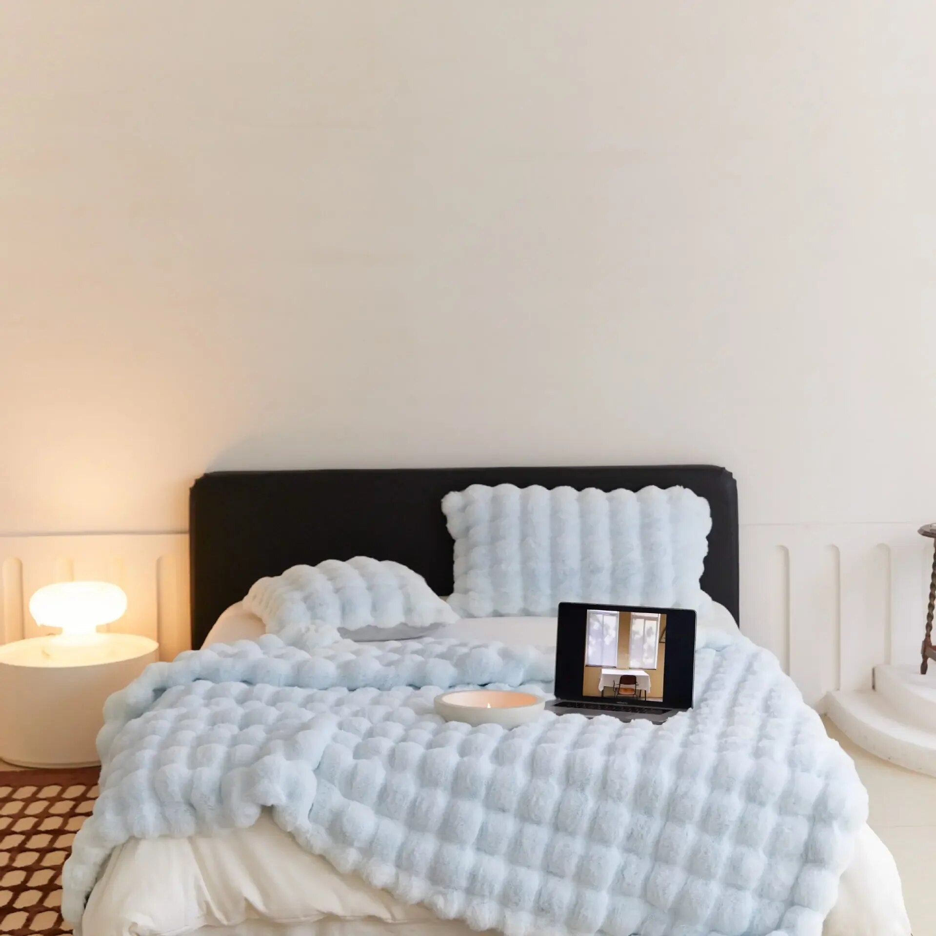 Die Plüschdecke, von der alle sprechen! - WarmWool hält Sie an kalten Tagen warm