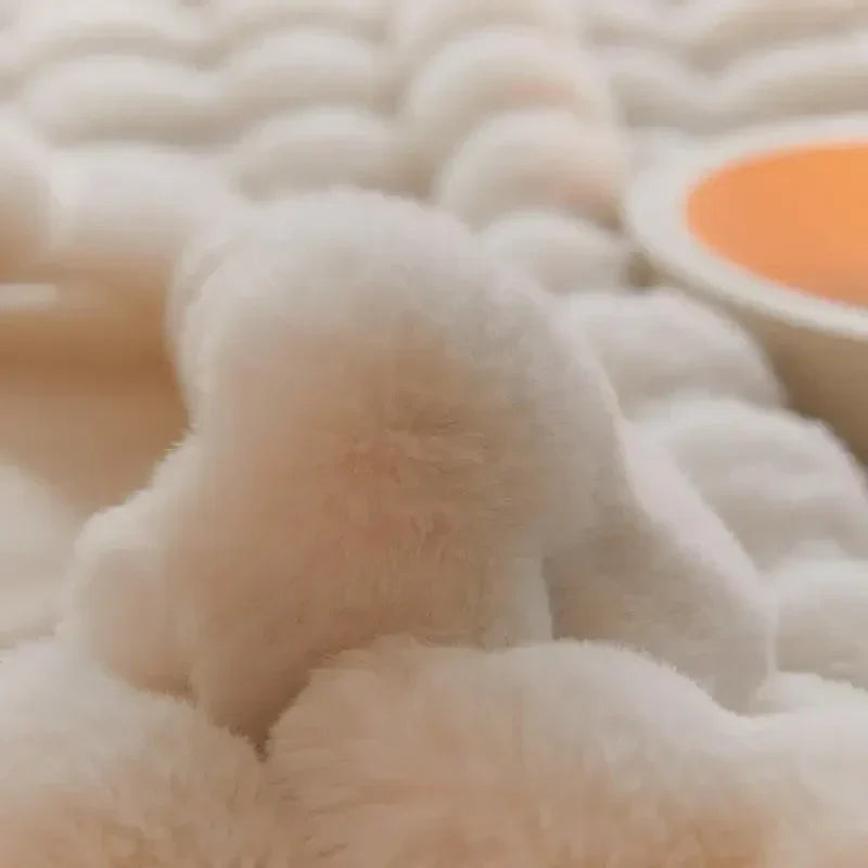 Die Plüschdecke, von der alle sprechen! - WarmWool hält Sie an kalten Tagen warm