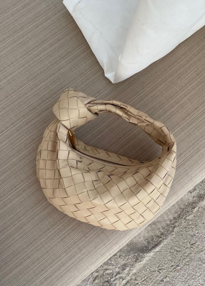 Elegante Damenhandtasche aus praktischem veganem Leder