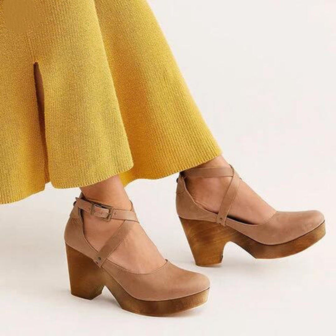 Elegante Keilabsätze mit geschlossener Spitze und verstellbarem Knöchelriemen für Damen