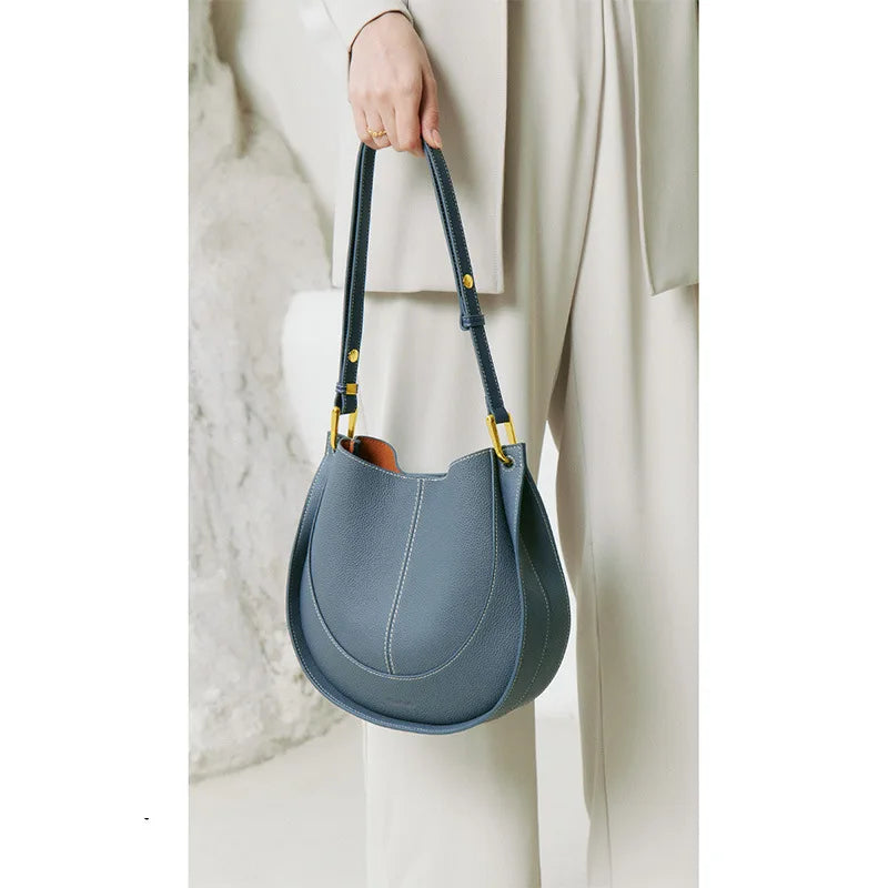 Elegante, runde Damen-Schultertasche aus Leder
