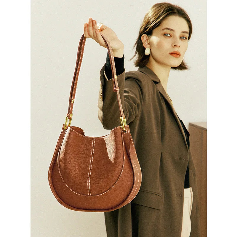 Elegante, runde Damen-Schultertasche aus Leder