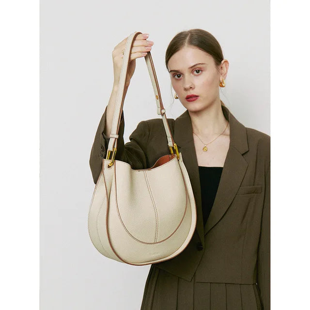 Elegante, runde Damen-Schultertasche aus Leder