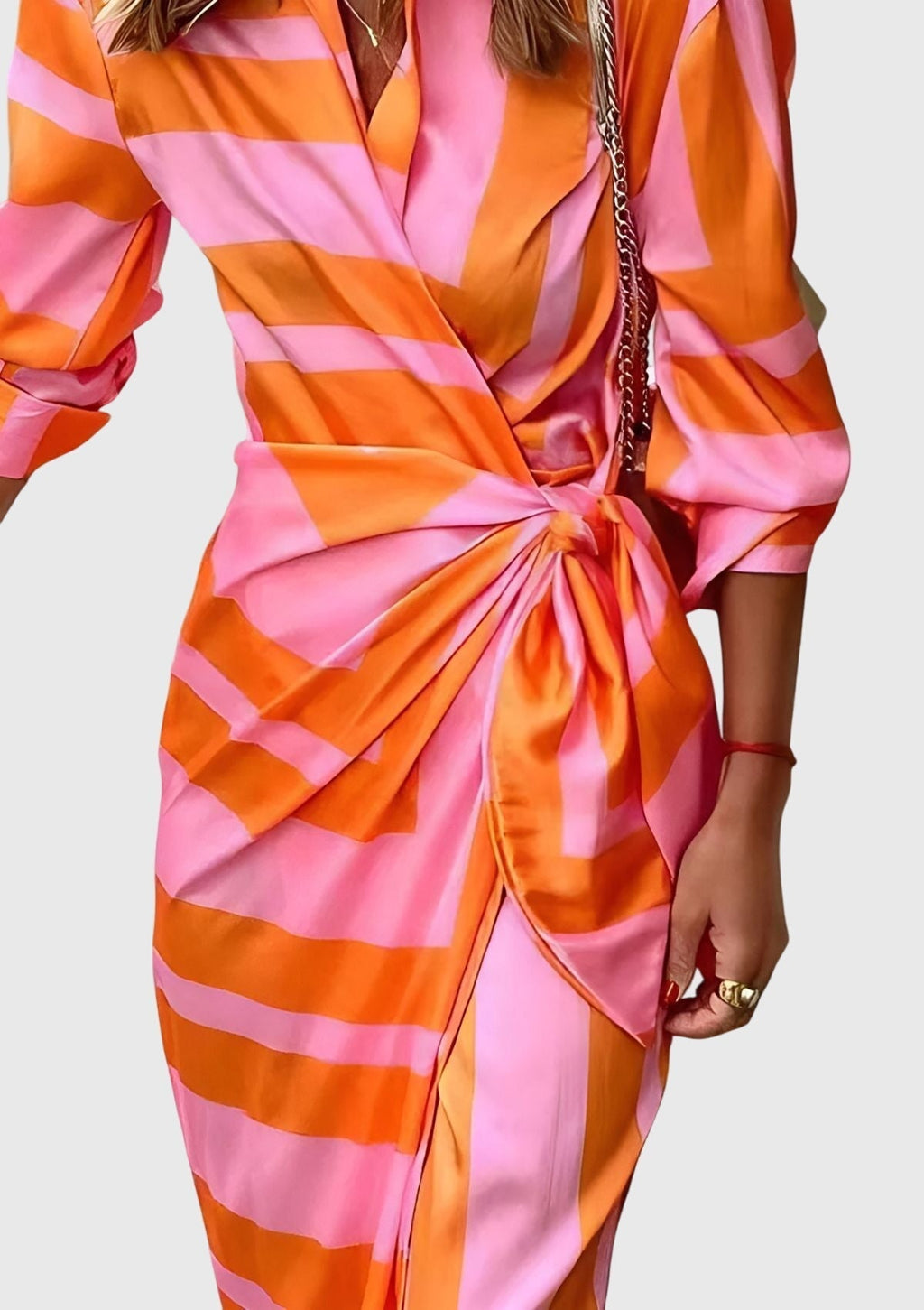 Elegantes Wickelkleid für Frauen – Stilvolles Sommerkleid mit modernem Druck