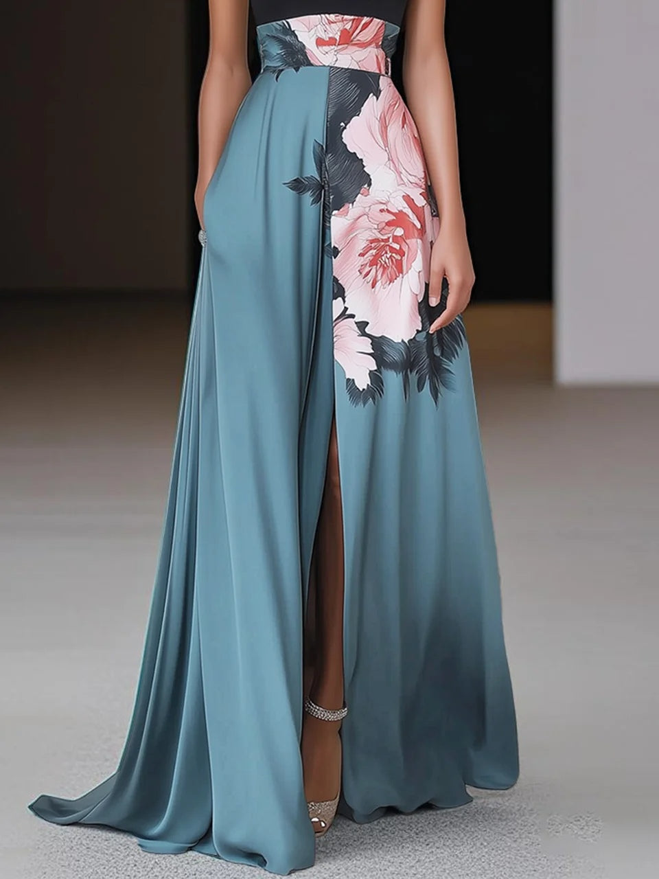 Elegantes schwarzes Maxikleid mit floralem Muster und Seitenschlitz für Frauen