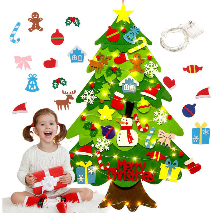 FeltJoy | Dekorativer Weihnachtsbaum für die Wand mit hängenden Filzornamenten