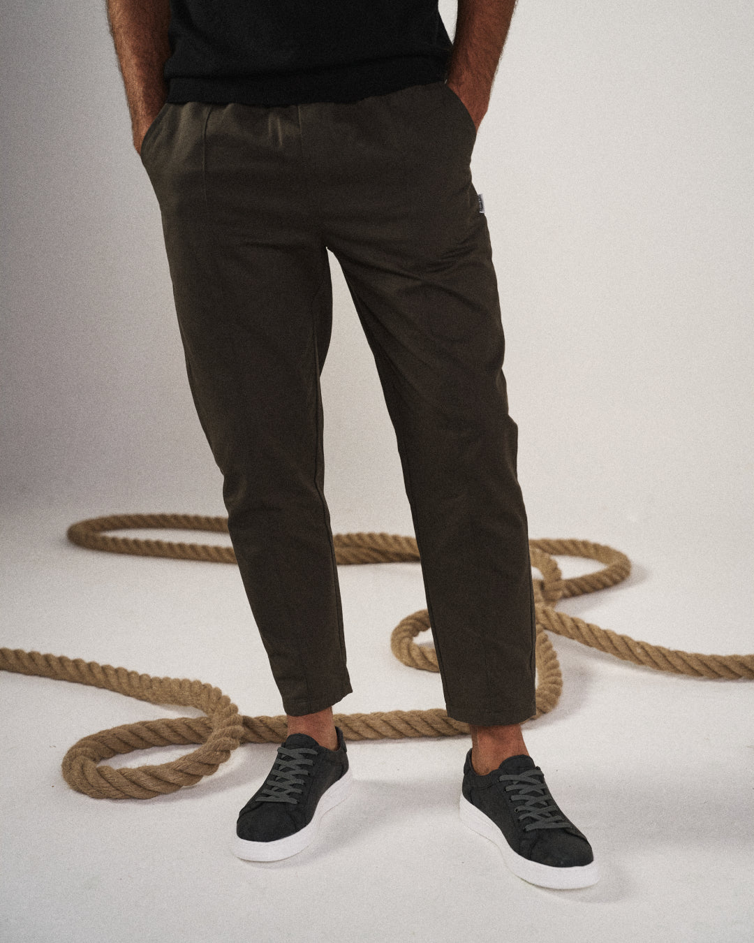 FINN / EASYWEAR JOGGINGHOSE MIT SCHMAL ZULAUFENDEM BEIN