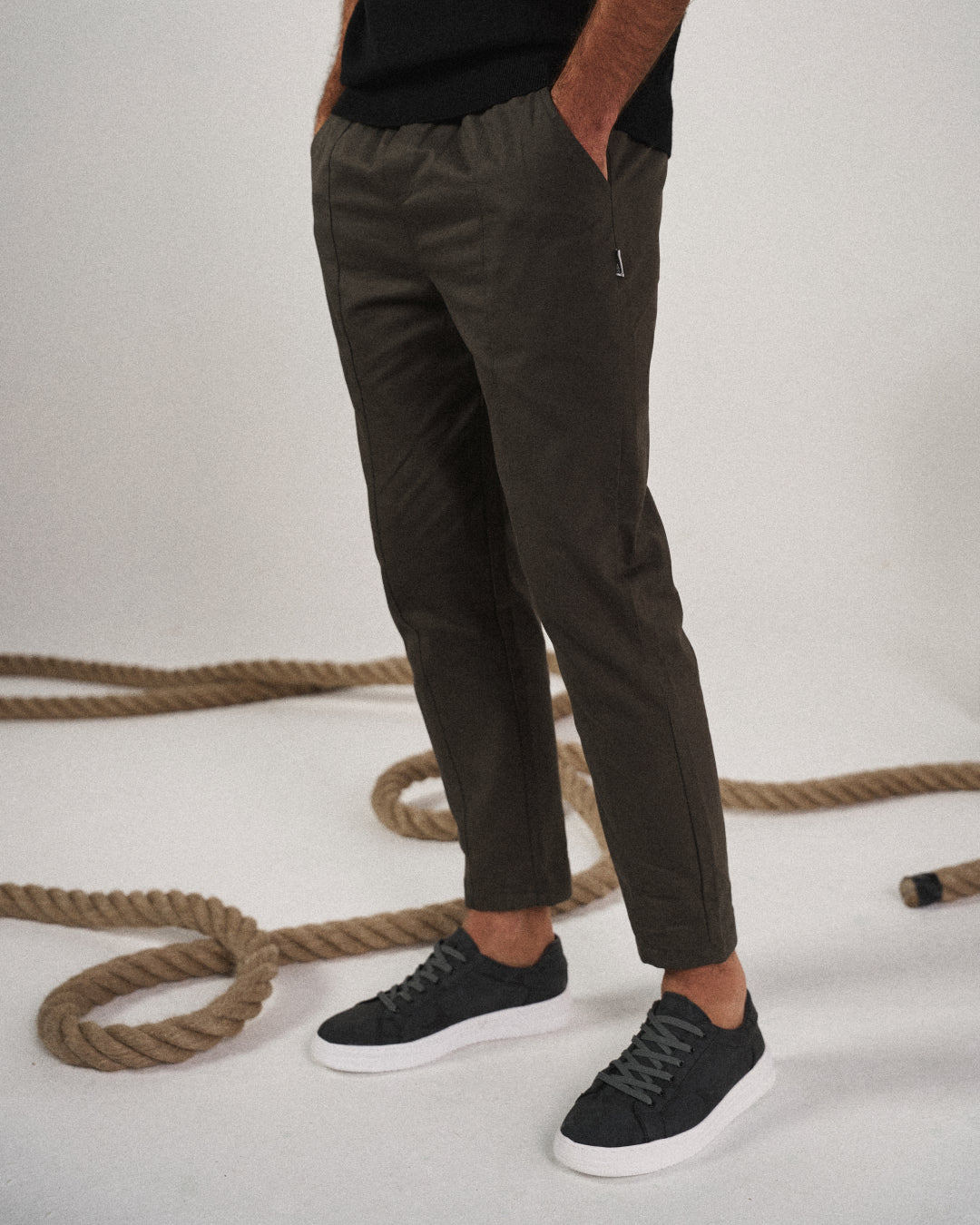 FINN / EASYWEAR JOGGINGHOSE MIT SCHMAL ZULAUFENDEM BEIN