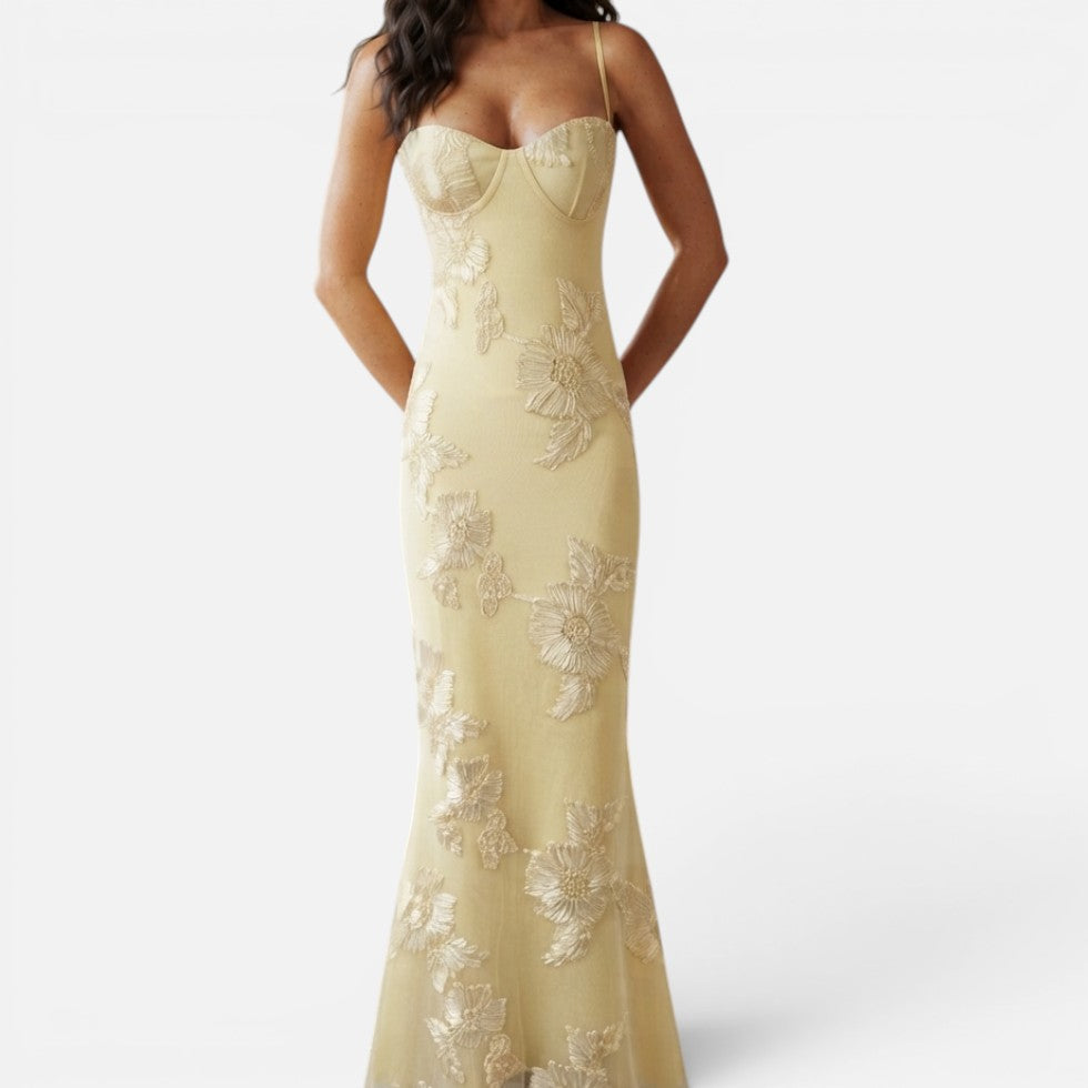 Langes Kleid mit Spaghettiträgern und Stickereien