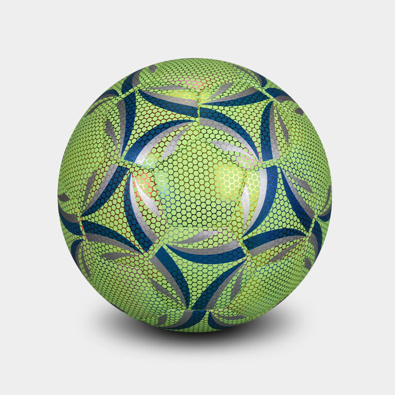 GlowKick Football – Reflektierend & Strapazierfähig
