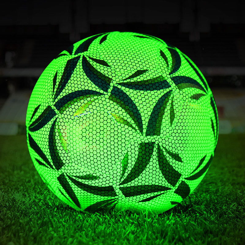 GlowKick Football – Reflektierend & Strapazierfähig