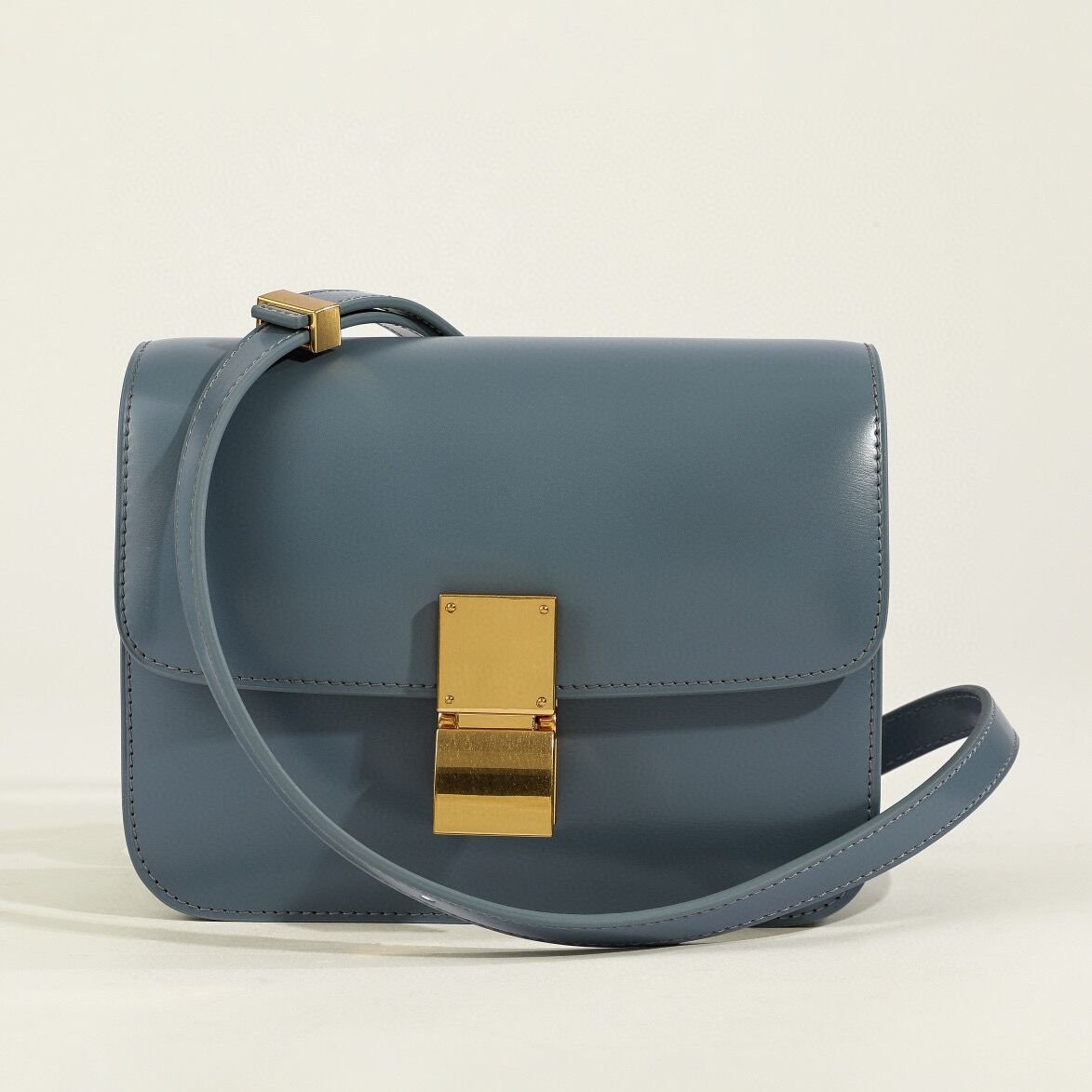 Klassische Damen-Schultertasche mit Überschlag aus echtem Leder