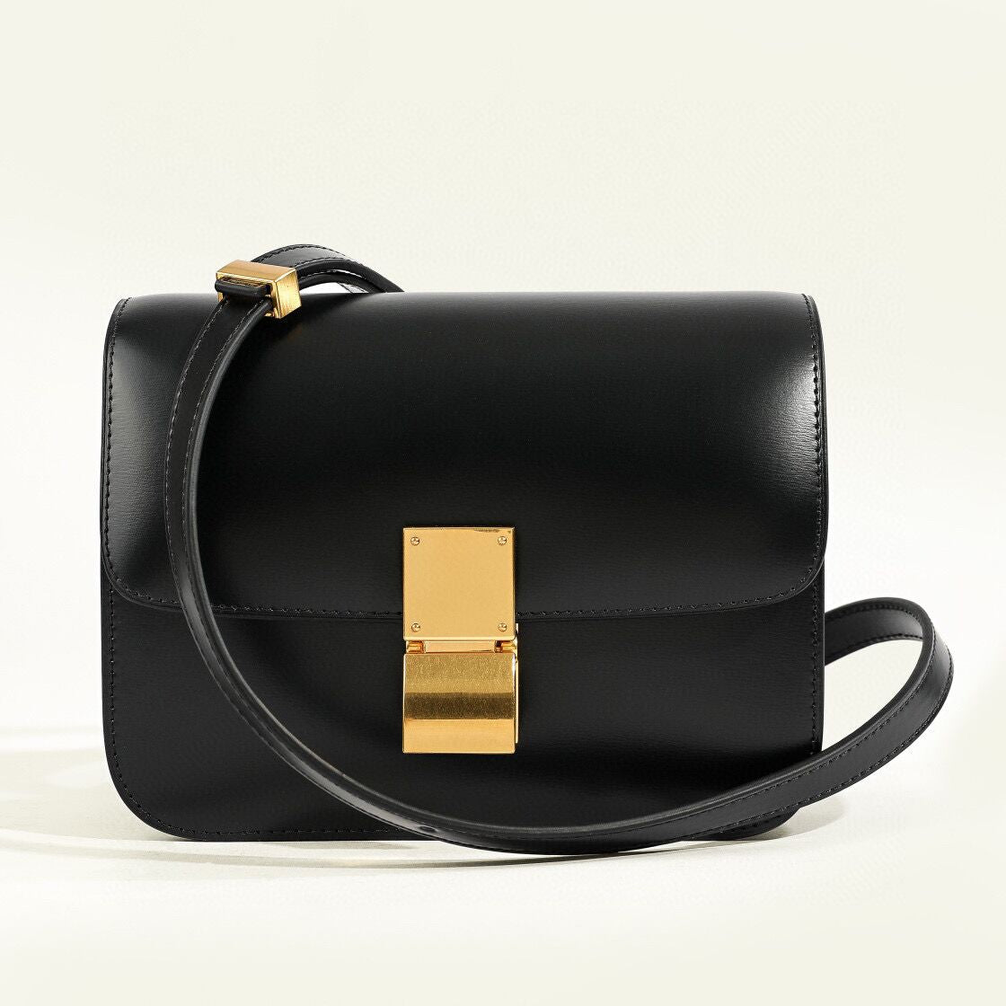 Klassische Damen-Schultertasche mit Überschlag aus echtem Leder