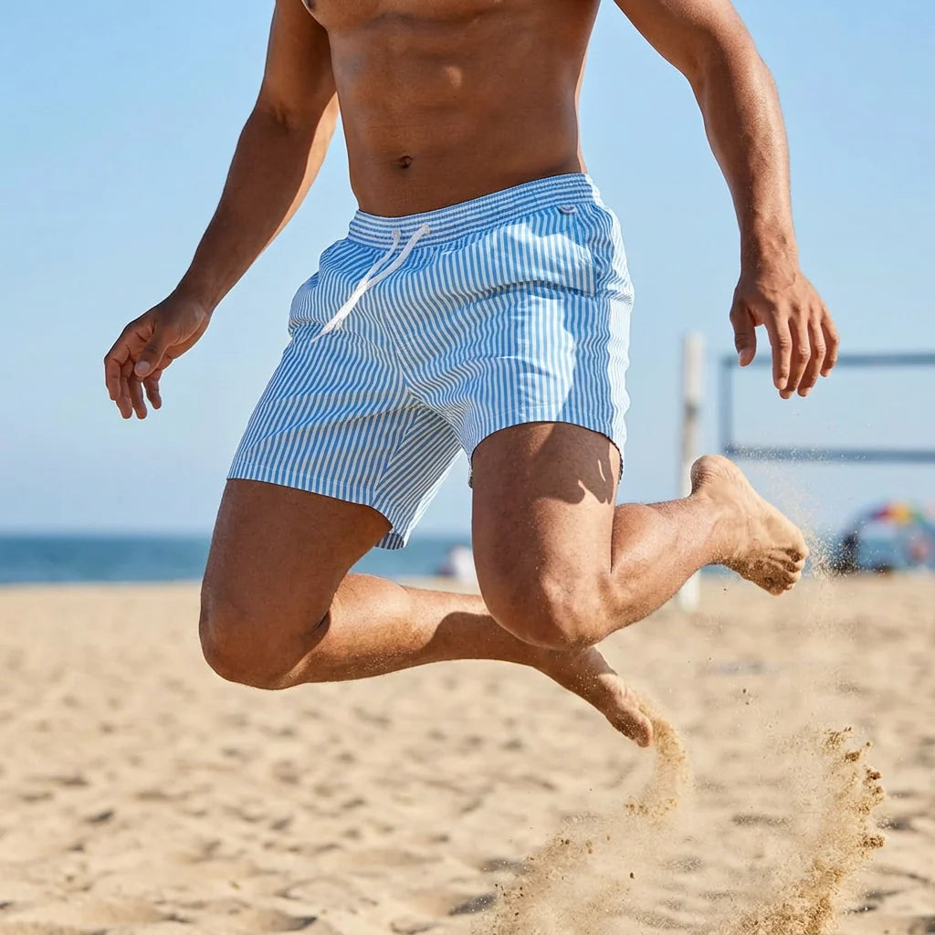 Kurze Herren Badeshorts mit Gummibund im Streifenmuster
