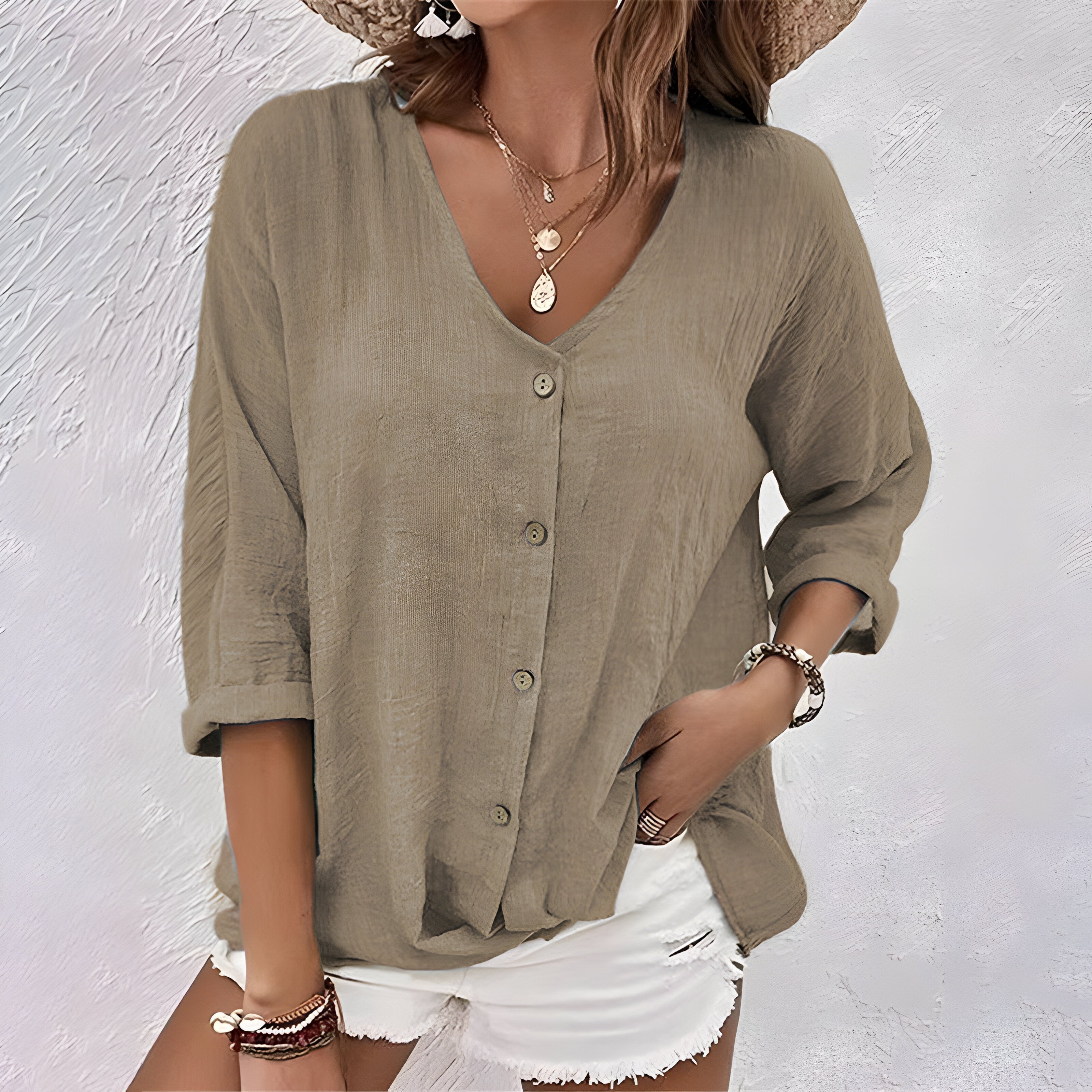Lässige Damenbluse mit Knöpfen – Elegante Bluse für den Sommer, V-Ausschnitt, Entspannte Rollärmel, Vielseitig kombinierbar