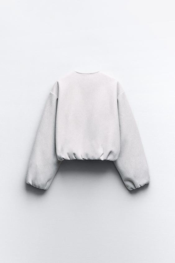 Kurze Jacke für Damen mit Puffärmeln und kragenlosem Rundhalsausschnitt