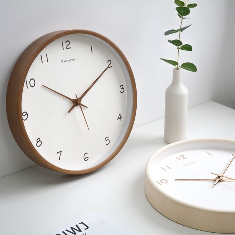 Leise analoge Wanduhr aus Massivholz