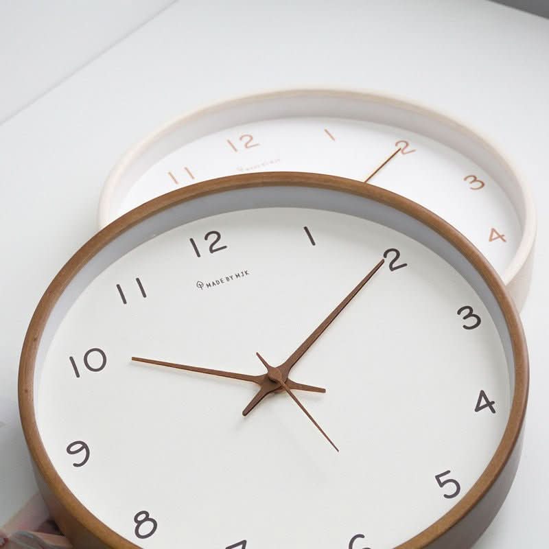 Leise analoge Wanduhr aus Massivholz